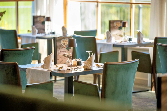 Unser Restaurant für ein gemütliches Frühstück und unser 4-Gang-Abendmenü Unser Restaurant für ein gemütliches Frühstück und unser 4-Gang-Abendmenü